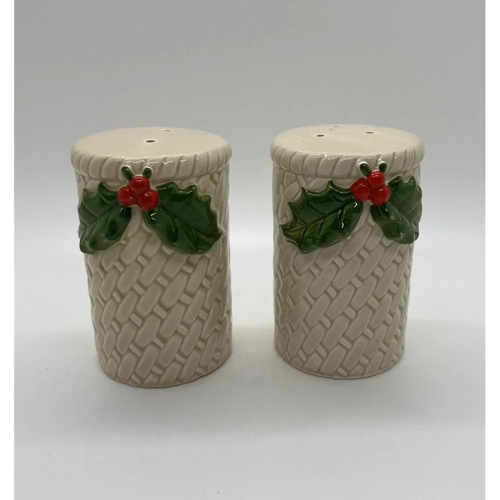 Vintage Otagiri Salt and Pepper‎ Shakers Christmas Holly and Berry Basket Weave